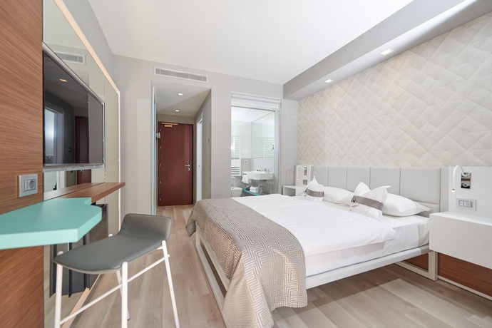 Imagen de la habitación del Hotel Castello Lake Front. Foto 13