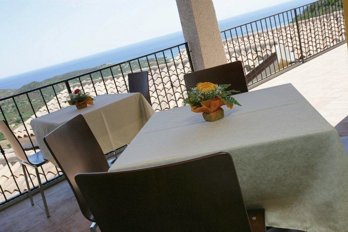 Imagen del bar/restaurante del Hotel Castello, Luddui. Foto 2