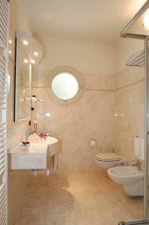 Imagen de la habitación del Hotel Castello, Modena. Foto 7