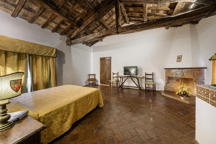 Imagen de la habitación del Hotel Castello Orsini. Foto 6