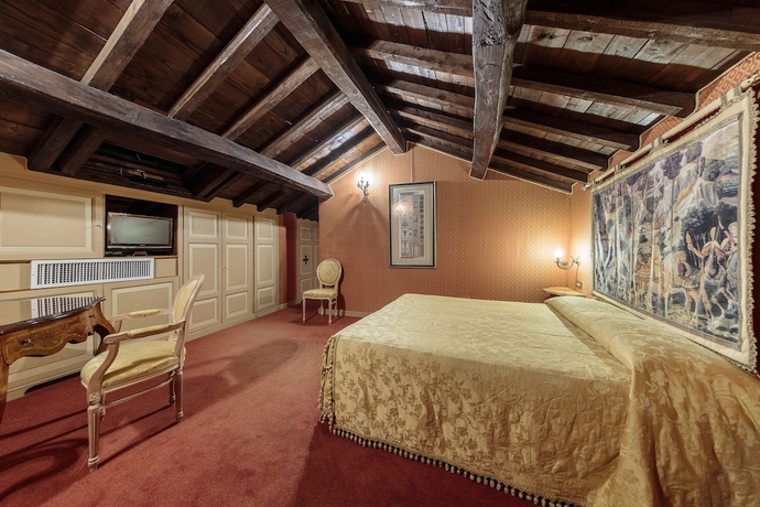 Imagen de la habitación del Hotel Castello Orsini. Foto 7