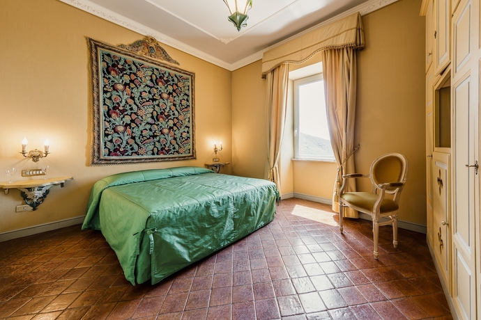 Imagen de la habitación del Hotel Castello Orsini. Foto 8
