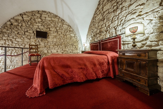 Imagen de la habitación del Hotel Castello Orsini. Foto 9