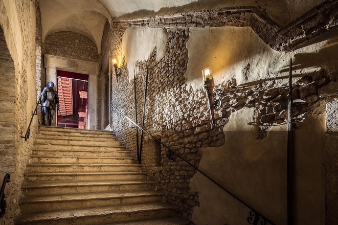 Imagen de los interiores del Hotel Castello Orsini. Foto 18