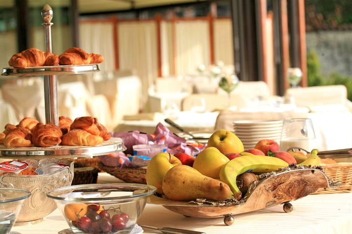 Imagen del bar/restaurante del Hotel Castello Rosso. Foto 6