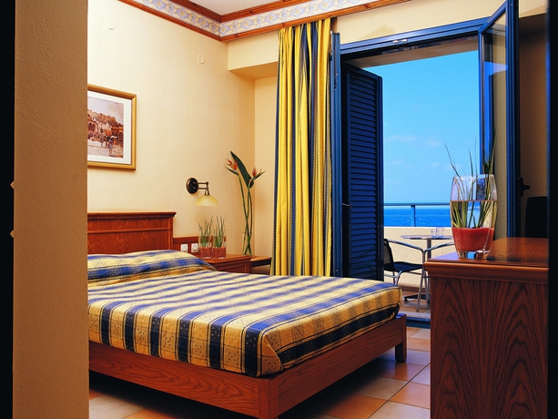 Imagen de la habitación del Hotel Castello Village Resort. Foto 8