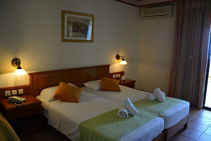 Imagen de la habitación del Hotel Castello Village Resort. Foto 13