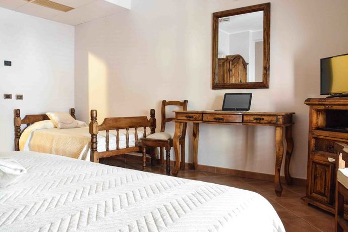 Imagen de la habitación del Hotel Castello di Giuliano. Foto 11