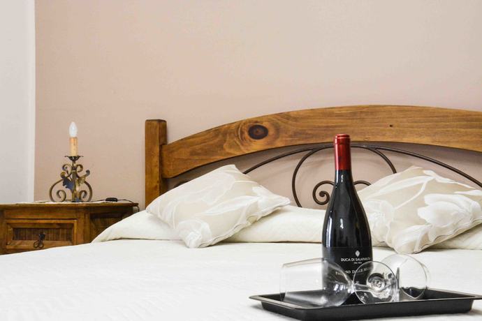 Imagen de la habitación del Hotel Castello di Giuliano. Foto 14