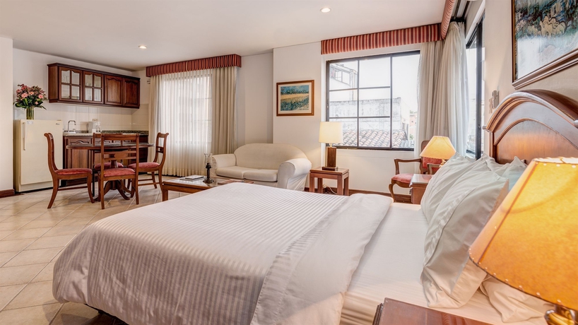 Imagen de la habitación del Hotel Castell&oacute;n De Juanamb&uacute; Suites. Foto 2