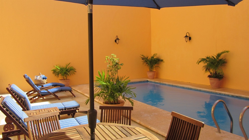 Imagen de la piscina del Hotel Castelmar, Campeche. Foto 6