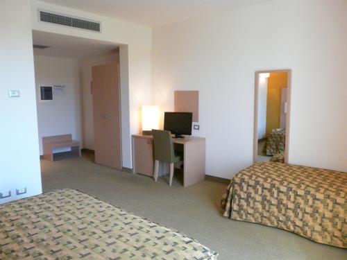 Imagen de la habitación del Hotel Castelmartini. Foto 7