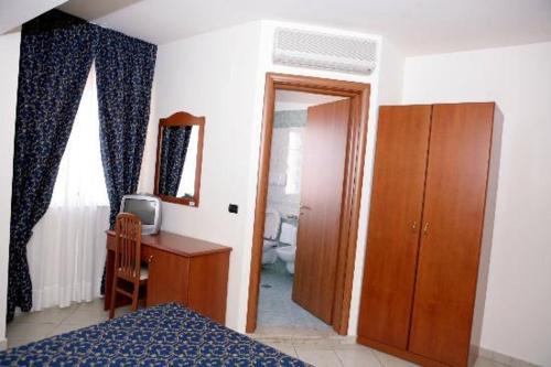 Imagen de la habitación del Hotel Castelmonardo. Foto 6