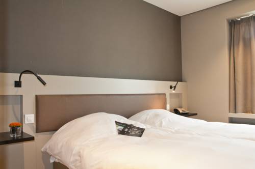 Imagen de la habitación del Hotel Castelnou. Foto 10