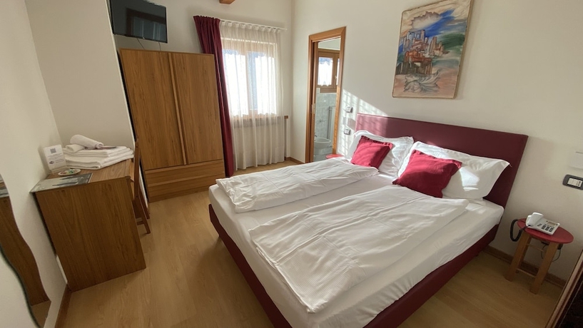Imagen de la habitación del Hotel Casteluce Funivie. Foto 4