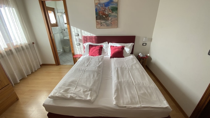 Imagen de la habitación del Hotel Casteluce Funivie. Foto 5