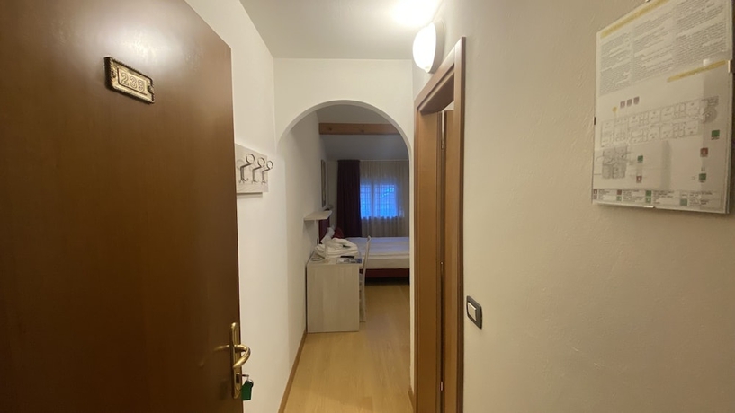 Imagen de la habitación del Hotel Casteluce Funivie. Foto 7