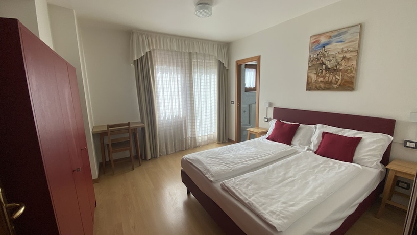 Imagen de la habitación del Hotel Casteluce Funivie. Foto 10