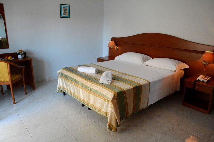 Imagen de la habitación del Hotel Castelvetere. Foto 13