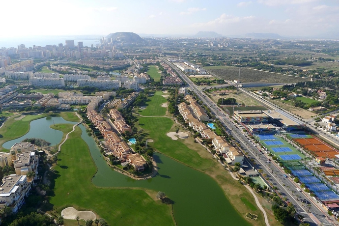 Imagen de los exteriores del Hotel Castilla Alicante. Foto 8