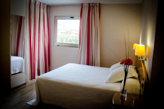 Imagen de la habitación del Hotel Castilla Alicante. Foto 7