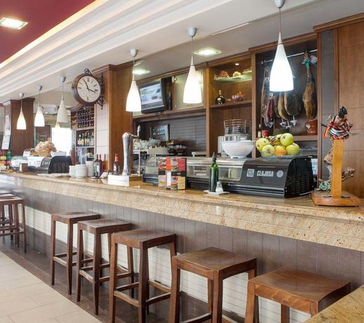 Imagen del bar/restaurante del Hotel Castilla Guerrero. Foto 2