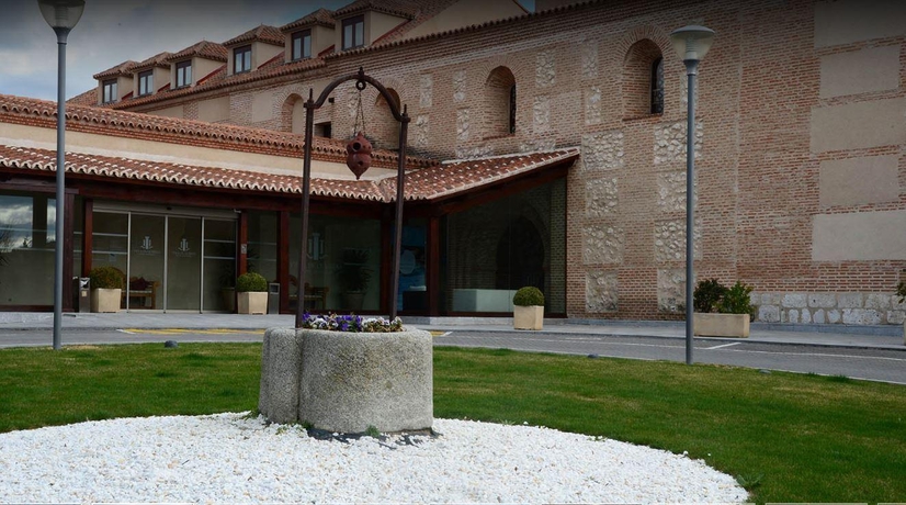 Imagen de los exteriores del Hotel Castilla Termal Balneario De Olmedo. Foto 11