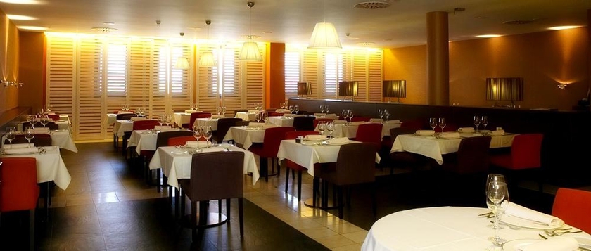 Imagen del bar/restaurante del Hotel Castilla Termal Balneario De Olmedo. Foto 5