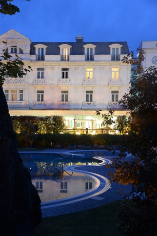 Imagen de la piscina del Hotel Castilla Termal Balneario De Solares. Foto 16