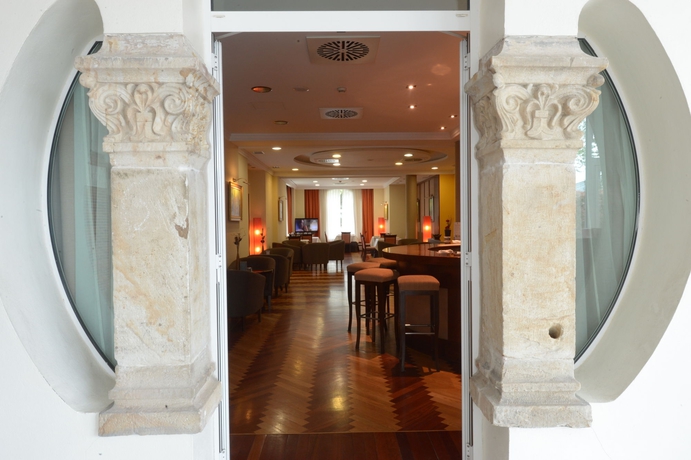 Imagen del bar/restaurante del Hotel Castilla Termal Balneario De Solares. Foto 8