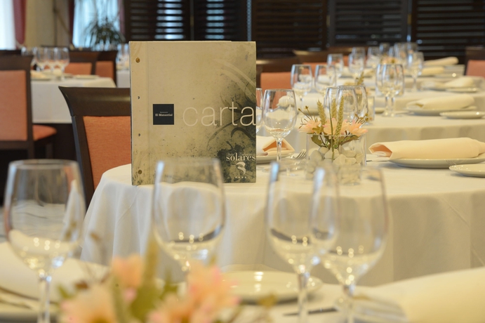 Imagen del bar/restaurante del Hotel Castilla Termal Balneario De Solares. Foto 10