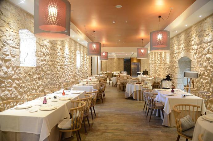 Imagen del bar/restaurante del Hotel Castilla Termal Monasterio De Valbuena. Foto 3