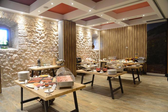 Imagen del bar/restaurante del Hotel Castilla Termal Monasterio De Valbuena. Foto 5