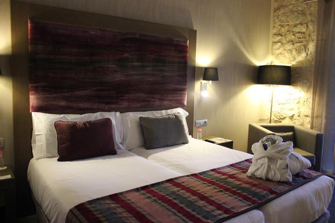 Imagen de la habitación del Hotel Castilla Termal Monasterio De Valbuena. Foto 9