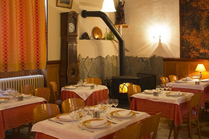 Imagen del bar/restaurante del Hotel Castillan. Foto 6