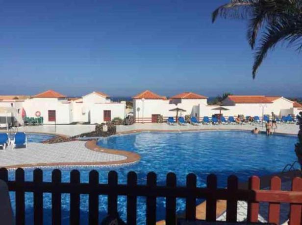 Imagen de la piscina del Hotel Castillo Beach Park. Foto 13
