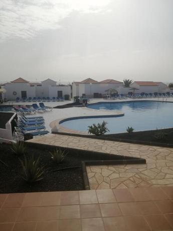 Imagen de la piscina del Hotel Castillo Beach Park. Foto 15