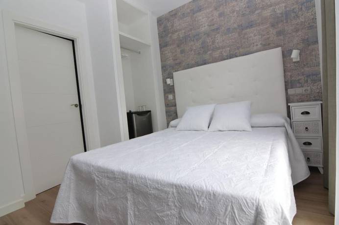 Imagen de la habitación del Hotel Castillo Benidorm. Foto 9