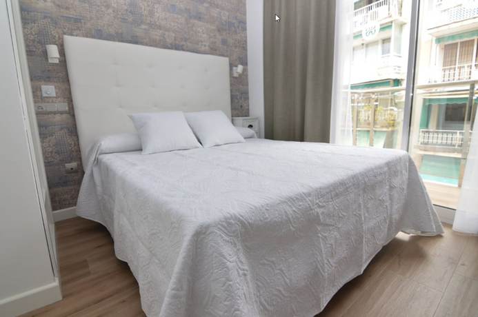 Imagen de la habitación del Hotel Castillo Benidorm. Foto 14