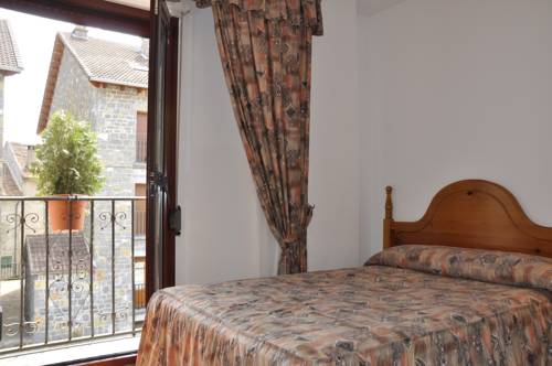 Imagen de la habitación del Hotel Castillo D'acher. Foto 11