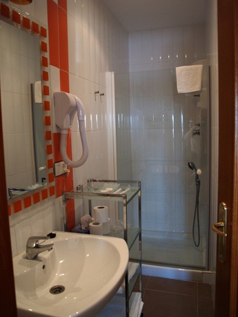 Imagen de la habitación del Hotel Castillo De Curiel. Foto 15