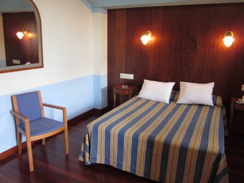 Imagen de la habitación del Hotel Castillo De Gauzón. Foto 12