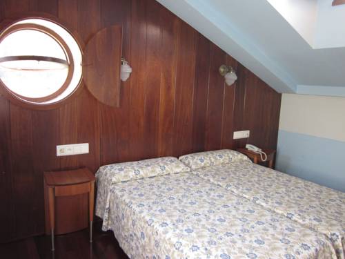 Imagen de la habitación del Hotel Castillo De Gauzón. Foto 15