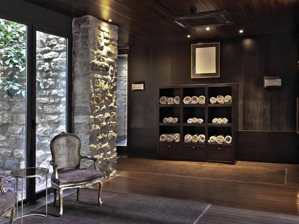 Imagen de la piscina del Hotel Castillo De Gorraiz and Spa. Foto 16