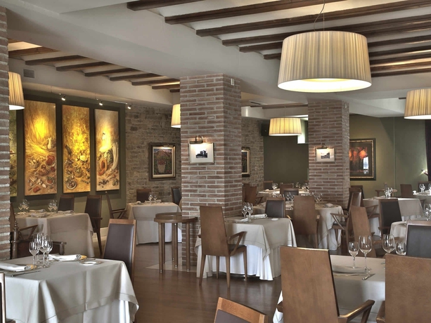 Imagen del bar/restaurante del Hotel Castillo De Gorraiz and Spa. Foto 4