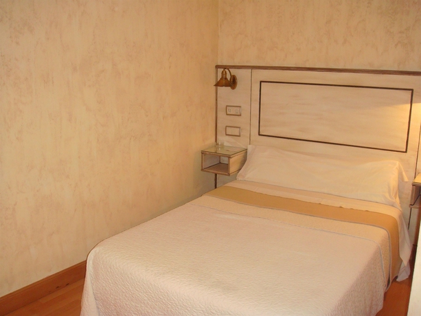 Imagen de la habitación del Hotel Castillo De Javier. Foto 10