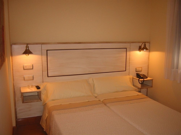 Imagen de la habitación del Hotel Castillo De Javier. Foto 14