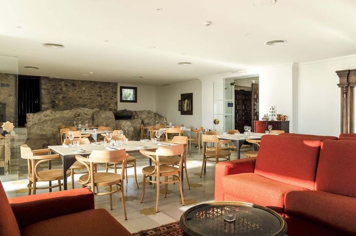 Imagen del bar/restaurante del Hotel Castillo De Monda. Foto 2