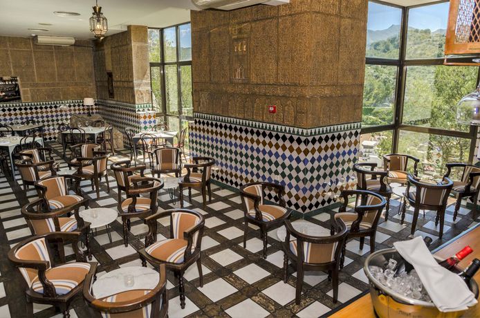 Imagen del bar/restaurante del Hotel Castillo De Monda. Foto 4