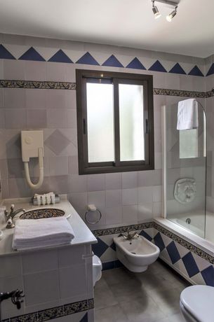 Imagen de la habitación del Hotel Castillo De Monda. Foto 10